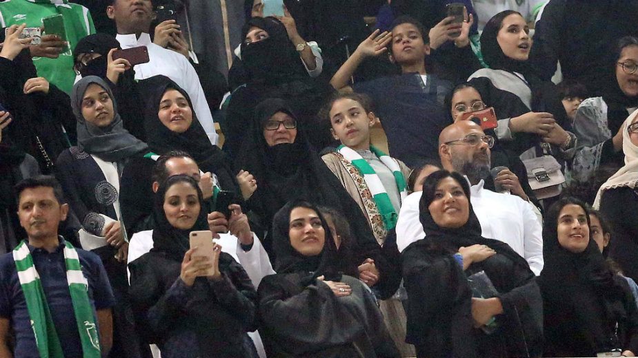 Saudijke prvi put na fudbalskim stadionima 1