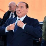 Berluskoni može do apsolutne većine 15