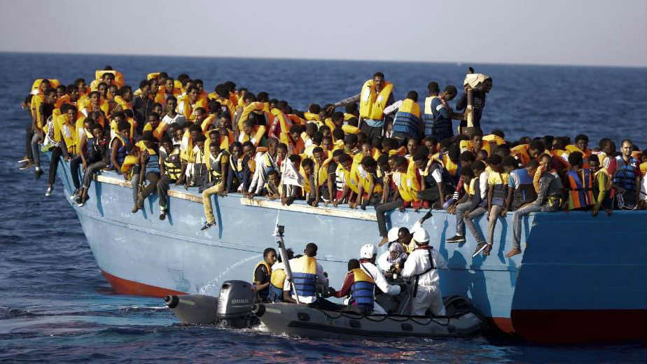 Nemački brod s preko 200 izbeglica čeka u Sredozemlju 1