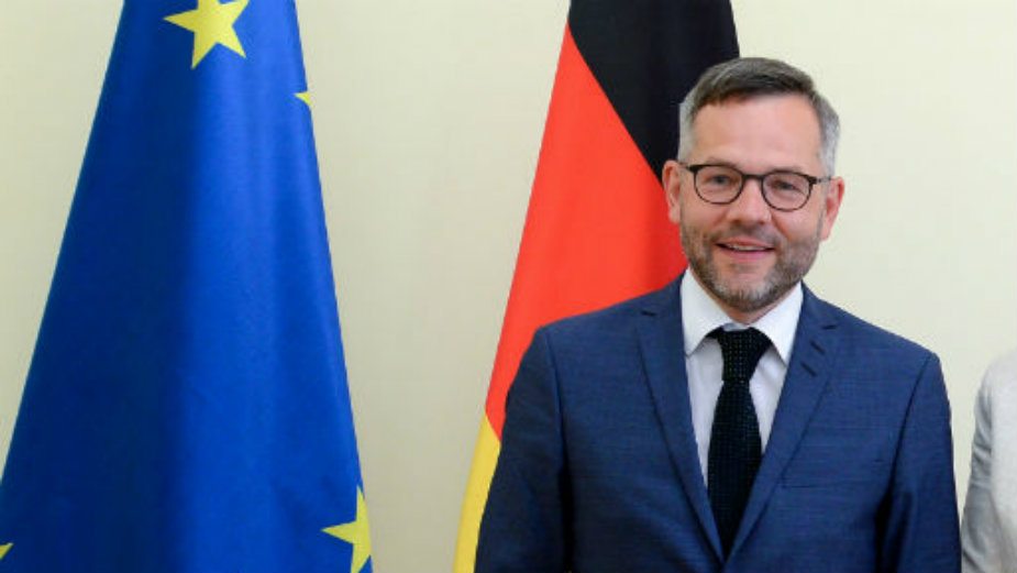 Rot: Berlin ne ćuti 1