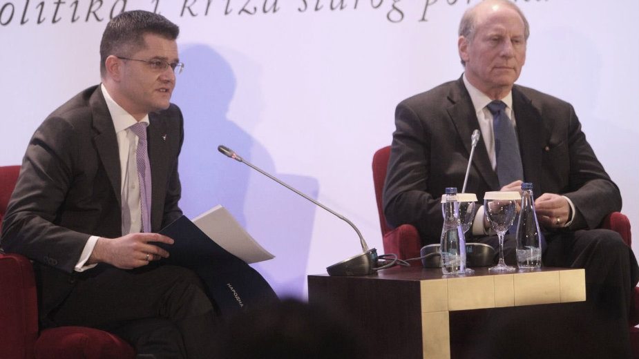 Tramp doneo neizvesnost i nered u svetu 1