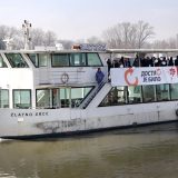 DJB i Dveri započeli kampampanju brodom „Koruptolomcem“. 7