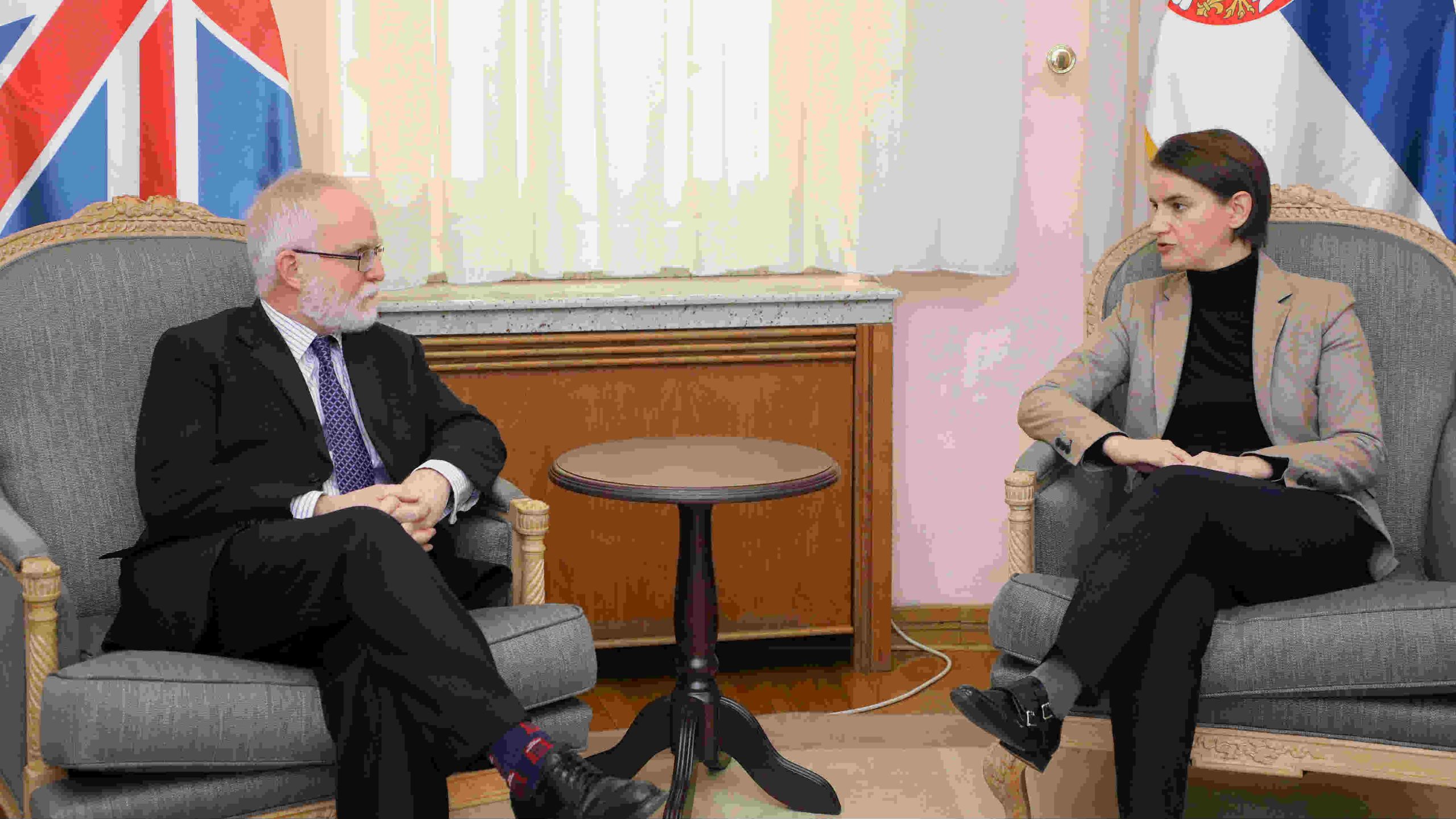 Brnabić sa ambasadorom Velike Britanije o samitu u Londonu 1