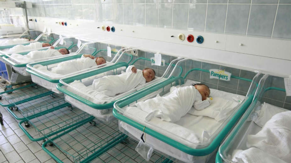 Borba za natalitet, ali bez novca za porodilje 1