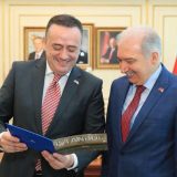 Socijalisti glasaju za svoju ekipu na vlasti 15