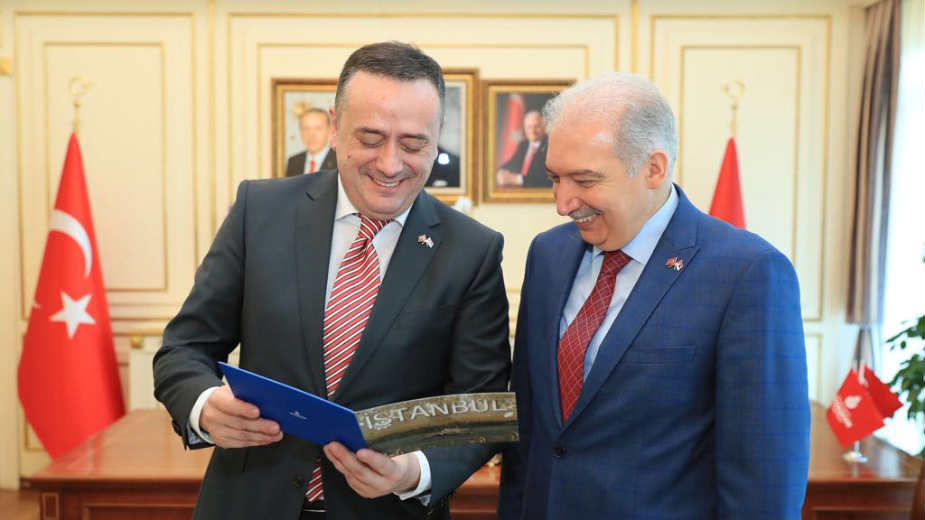 Socijalisti glasaju za svoju ekipu na vlasti 1 Socijalisti glasaju za svoju ekipu na vlasti 1