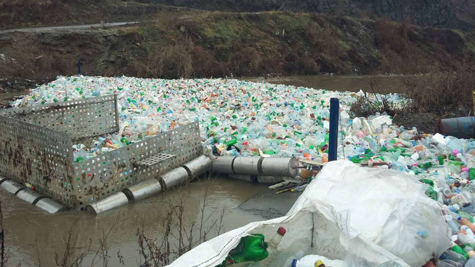 Eko brana zaustavila tri tone pet otpada 1