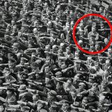 Čovek sa prekrštenim rukama 2