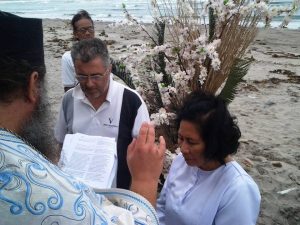 Pravoslavno krštenje u Tihom okeanu i venčanje na plaži (FOTO) 2