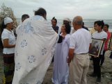 Pravoslavno krštenje u Tihom okeanu i venčanje na plaži (FOTO) 10