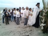 Pravoslavno krštenje u Tihom okeanu i venčanje na plaži (FOTO) 9