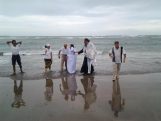 Pravoslavno krštenje u Tihom okeanu i venčanje na plaži (FOTO) 7