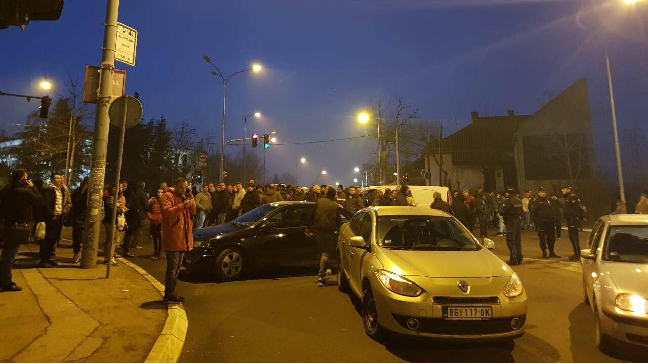 Građani blokirali ulicu zbog izbodenog mladića 1