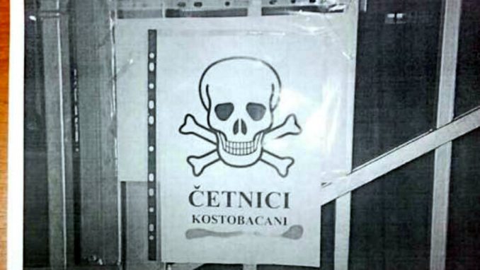 Otkriveno ko je zalepio plakat na Ambasadi Srbije u Sarajevu 1