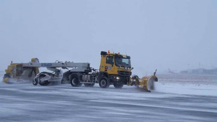 Na aerodromu Nikola Tesla letovi po planu uprkos snegu 1