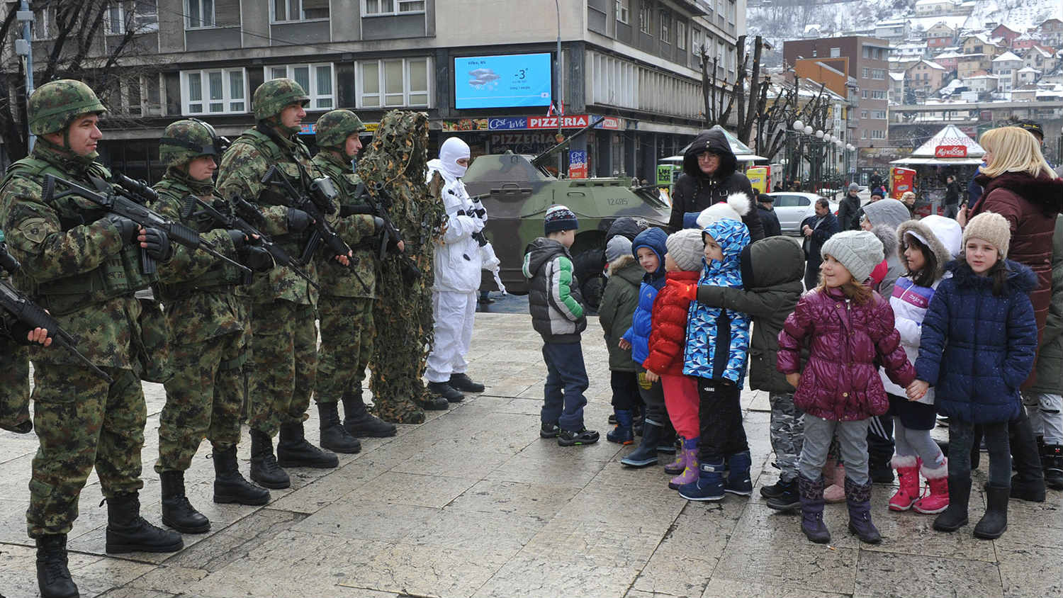 Vojna oprema, patriotizam i kult zastave 1