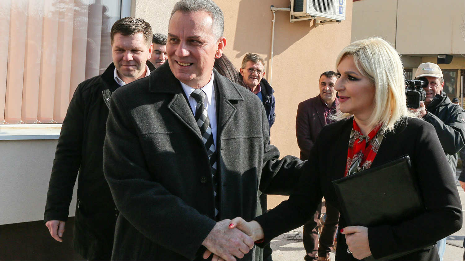 Obećanja o putevima, cevovodu i pasareli 1