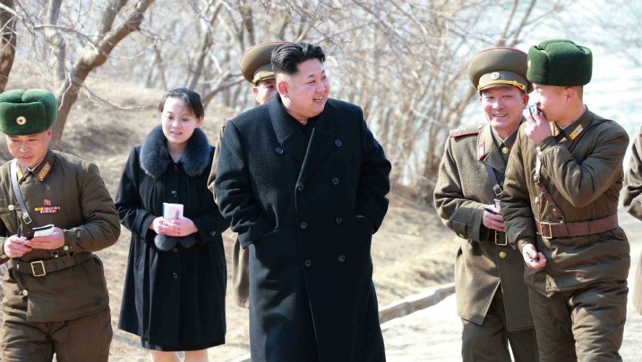 Vojna parada u Severnoj Koreji uoči ZOI 1