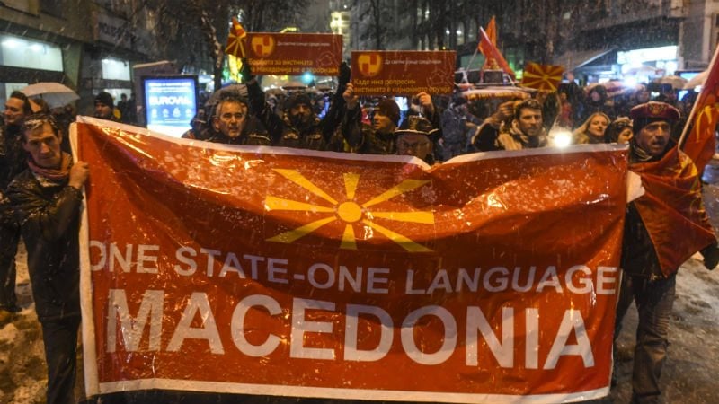 Na protestu u Skoplju zapaljena grčka zastava 1