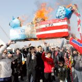 Okupljeni palili zastave Izraela i Amerike 14