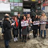 Rašković Ivić protestvovala ispred prostorija SNS 10