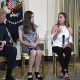 Tramp predlaže da se osoblje škola naoruža 3