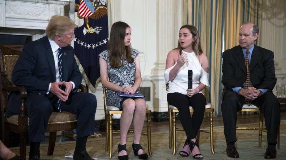 Tramp predlaže da se osoblje škola naoruža 1