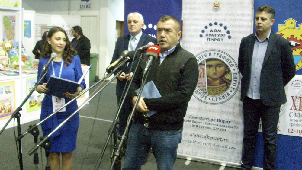 Pištalo otvorio Salon knjige i grafike u Pirotu 1