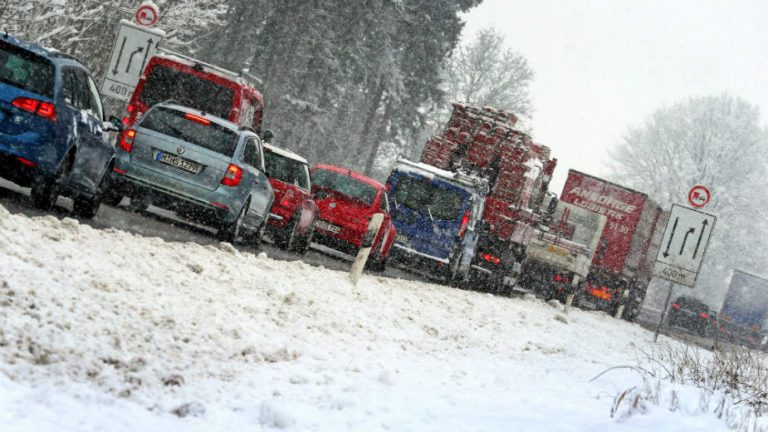 Sneg, smanjena vidljivost i mraz na putevima širom Srbije 1