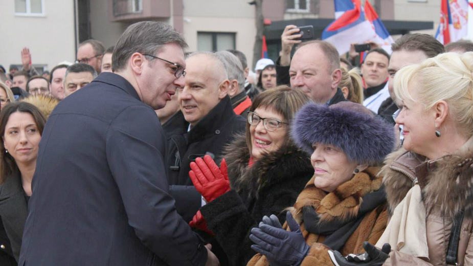 Doktori tuže SNS zbog objavljivanja njihove navodne podrške Vučiću 1