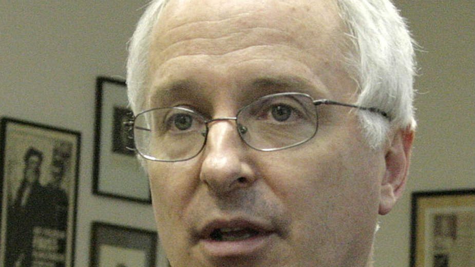 Kameron Manter: Pregovarač iz senke 1