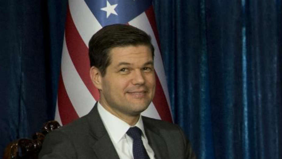 Ves Mičel: Pomoćnik za pregovore 1