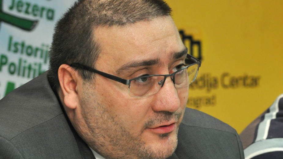 Srušiću spomenik Miloševiću 1