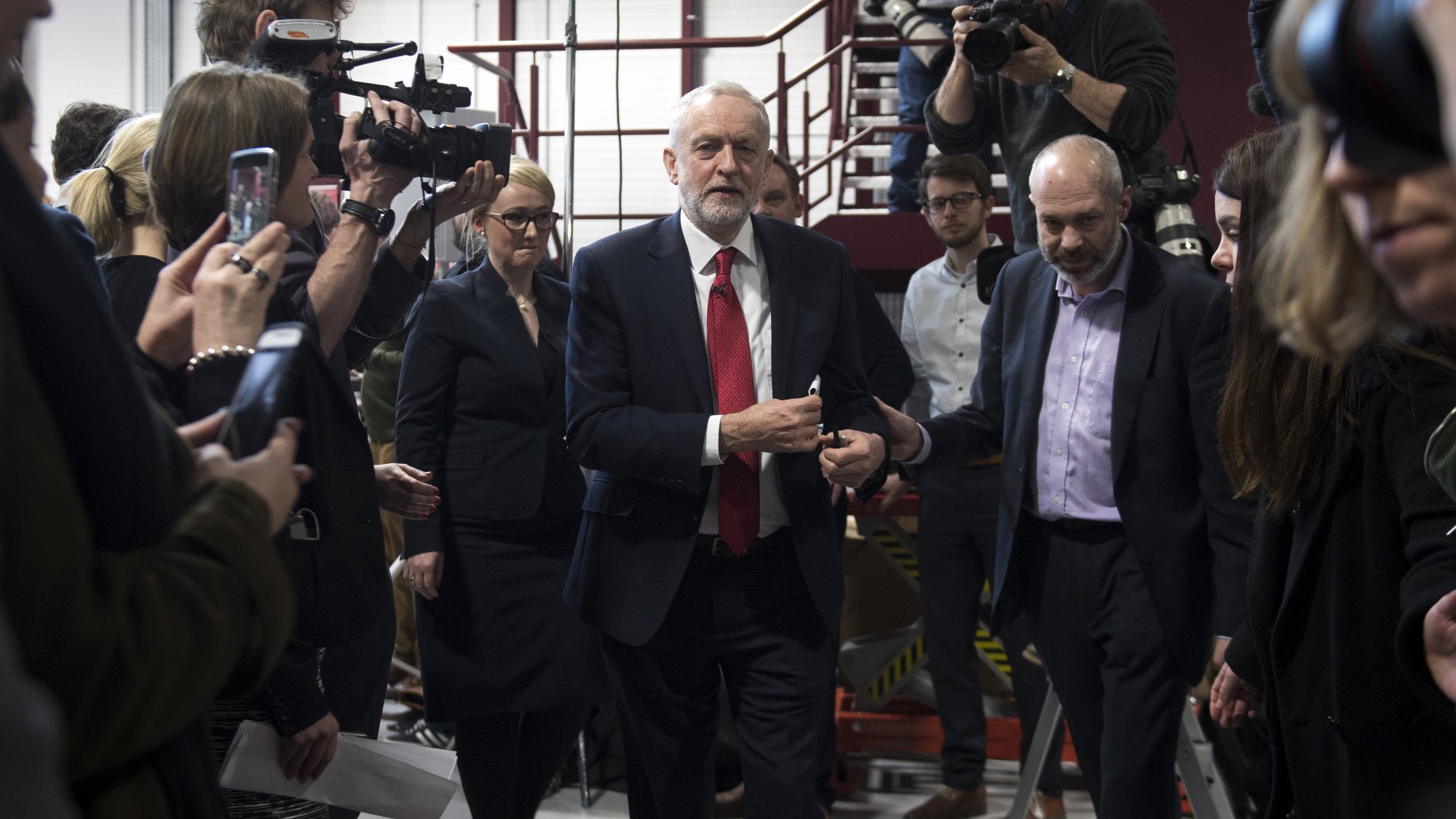 Korbin se udaljio od mesta premijera 1