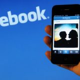 Fejsbuk menja politiku rada 4