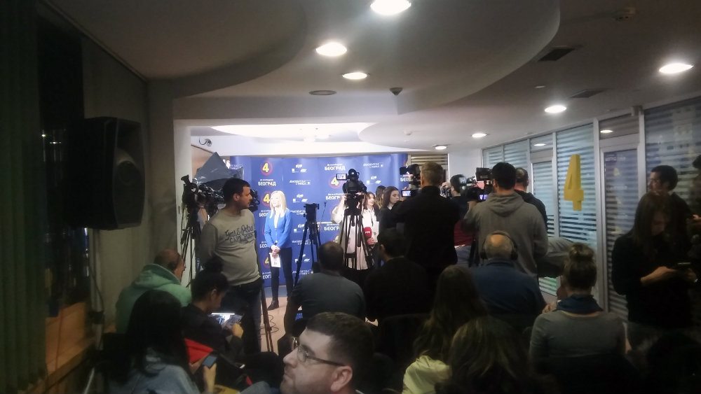 Kakva je bila atmosfera sinoć u izbornim štabovima? (FOTO) 11