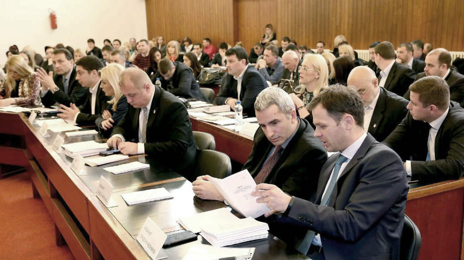 Menadžerima 30.000, portirima 3.000 evra 1