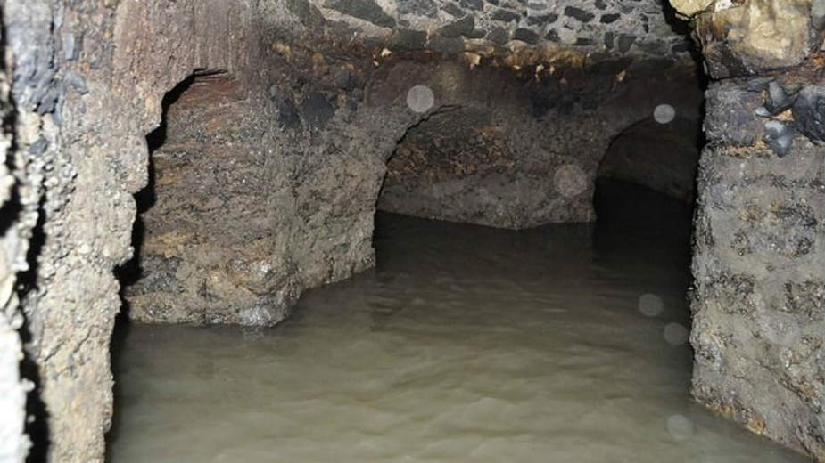 "Izronili" podzemni lagumi Golubačkog grada 1