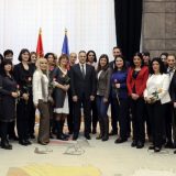 Stefanović povodom 8. marta : Poštovane i srećne cele godine 10