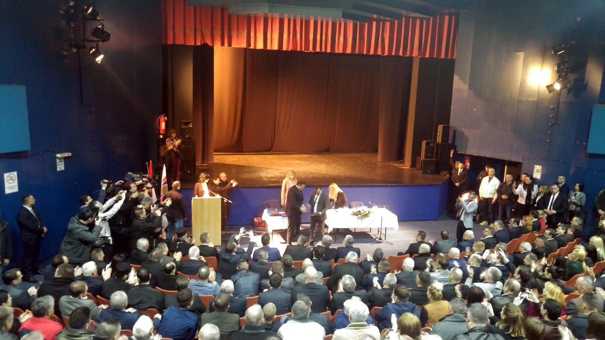 Dodiku zlatna plaketa u Srebrenici, Ivaniću srebrna 1