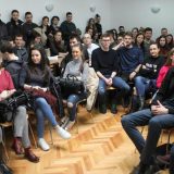 FPN: Polovina studenata za demokratiju, a polovina za "čvrstu ruku" 11