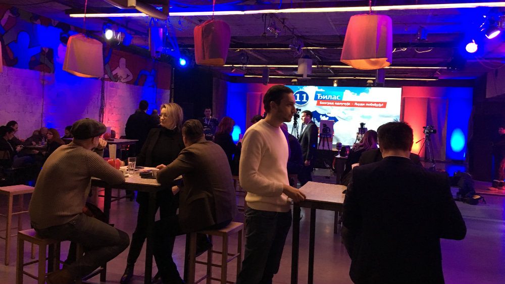 Kakva je bila atmosfera sinoć u izbornim štabovima? (FOTO) 2