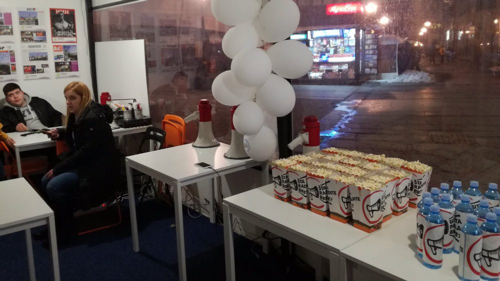 Kakva je bila atmosfera sinoć u izbornim štabovima? (FOTO) 7