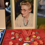 Odlikovanja Danice Milosavljević predata Narodnom muzeju Užice 12