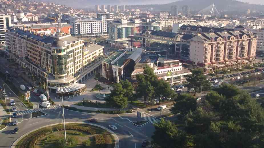 Kod Kliničkog centra Crne Gore šatori preventivno zbog korona virusa 1