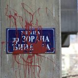 Crvenom farbom isprskane table sa imenom ulice Zorana Đinđića 13