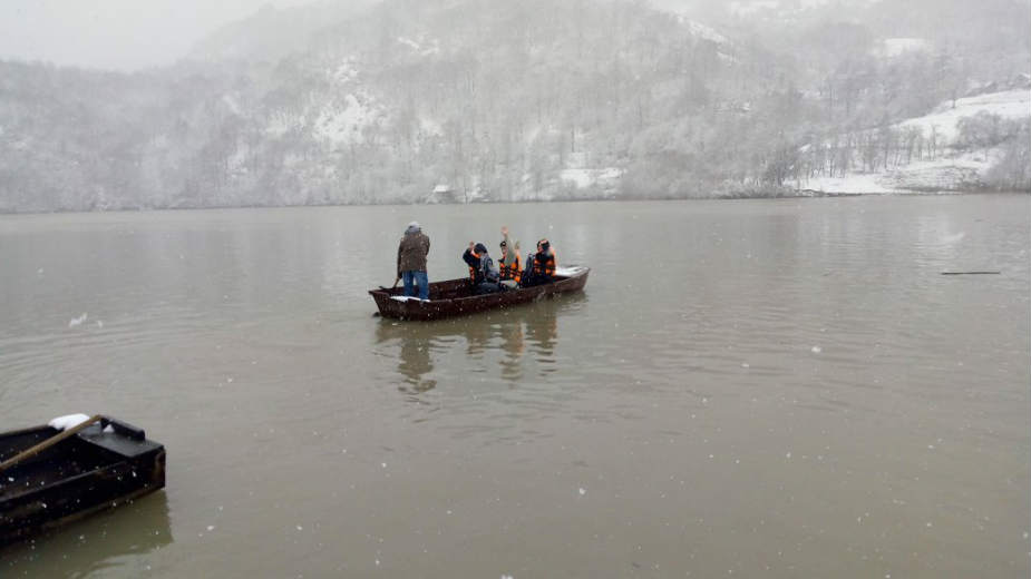 U školu išli čamcem sad predsedničkom limuzinom 1