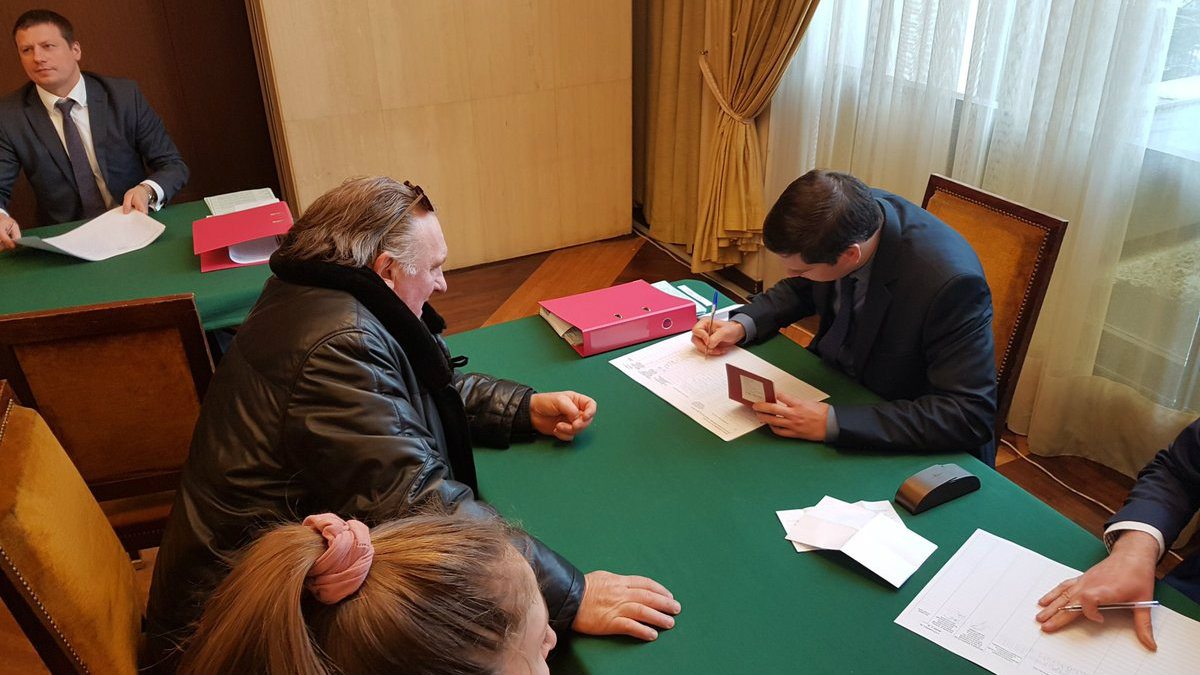 Depardje glasao na izborima za ruskog predsednika 1