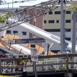 Srušio se pešački most na Floridi 2