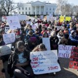Mladi u SAD protestima traže veću kontrolu oružja 11